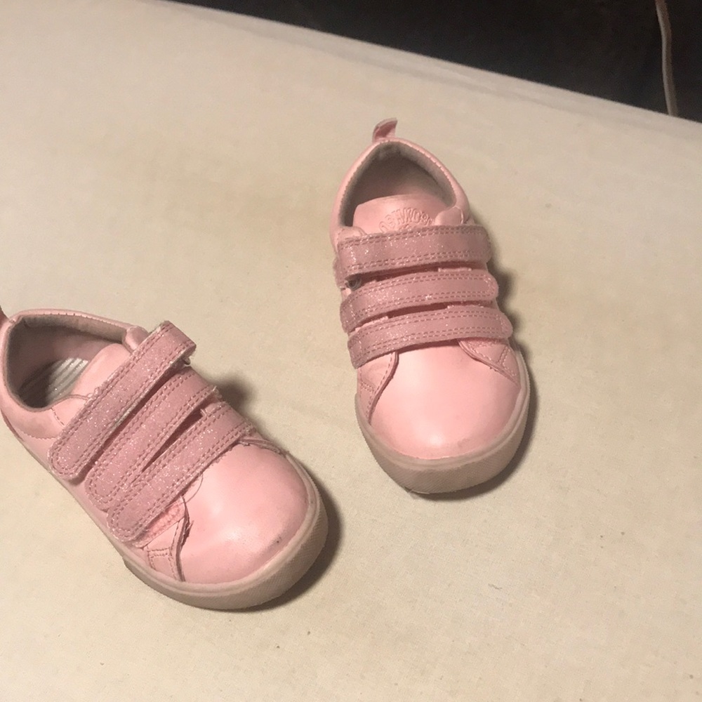 Pink toddler shoes